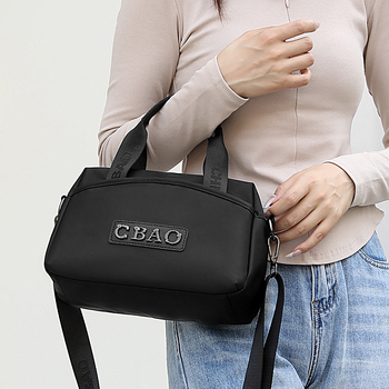 Tote táska – nylon, poliészter bélés, horizontális négyzet alakú forma, cipzáras zárás