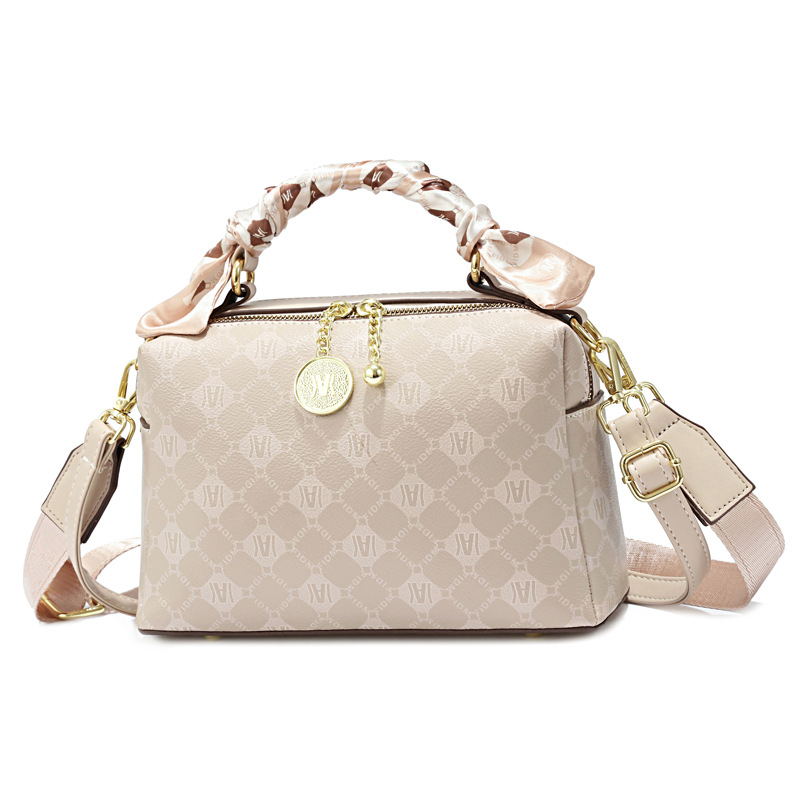 Női keresztpántos táska utcai stílusban, PU anyagból, vízszintes négyzetes forma, cipzáras záródás, poliészter bélés