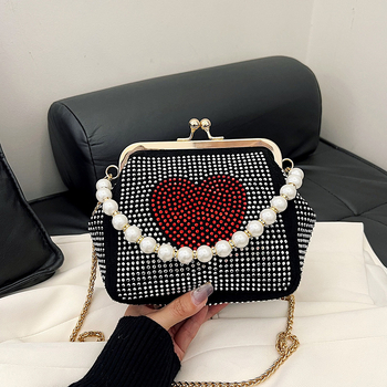 Női estélyi táska kristályos díszítéssel, PU bőr, láncvállpánt, vízszintes négyzet alak, cipzáras nyitás, poliészter bélés