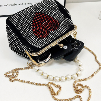 Női estélyi táska kristályos díszítéssel, PU bőr, láncvállpánt, vízszintes négyzet alak, cipzáras nyitás, poliészter bélés