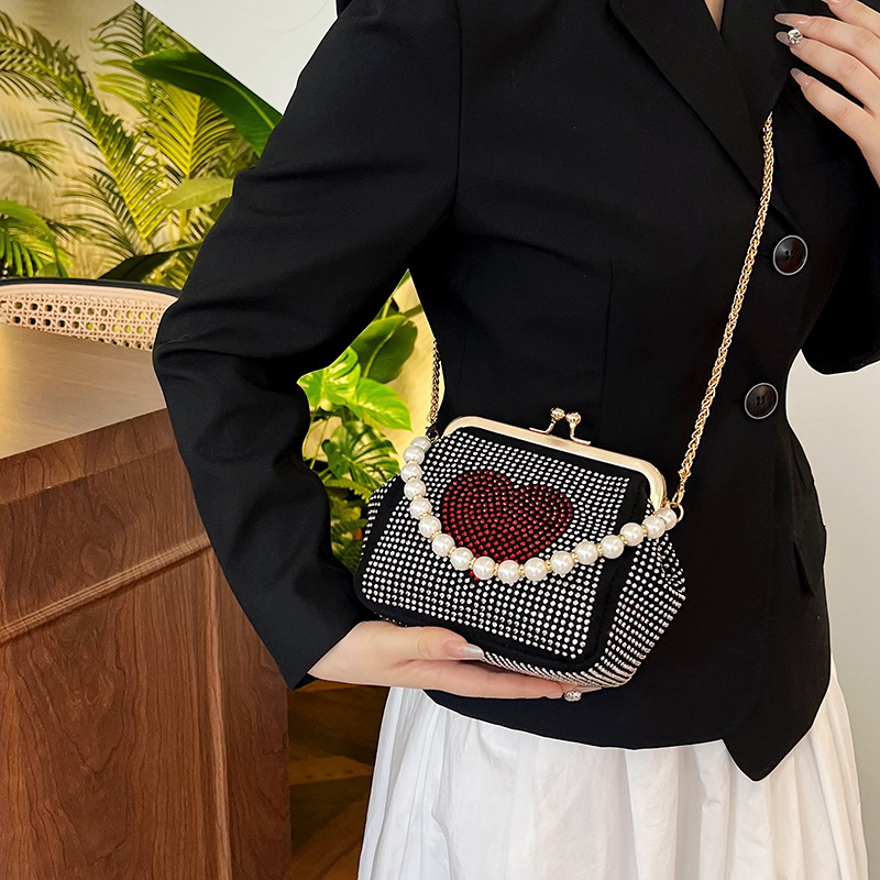 Női estélyi táska kristályos díszítéssel, PU bőr, láncvállpánt, vízszintes négyzet alak, cipzáras nyitás, poliészter bélés