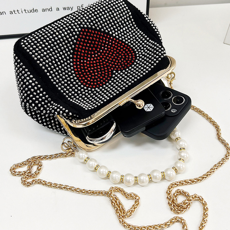 Női estélyi táska kristályos díszítéssel, PU bőr, láncvállpánt, vízszintes négyzet alak, cipzáras nyitás, poliészter bélés