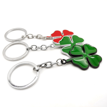 Metāla atslēgu piekariņš ar četrlapu nātres zīmējumu Alfa Romeo automašīnai, cinka sakausējums, mūsdienīgais minimālisms