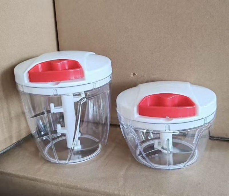 Rankinis česnako spaudimo ir malimo įrankis – plastikinis korpusas, nerūdijanio plieno peilis; daugiafunkcinis virtuvės įrankis česnakui, svogūnams, imbierui ir mėsai; prekė Home of Excellence; tinka kūdikių maistui