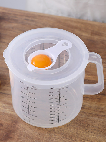 Didelis talpos matavimo puodelis su dangteliu, neleidžiantis purslinti, su matavimo žymėmis