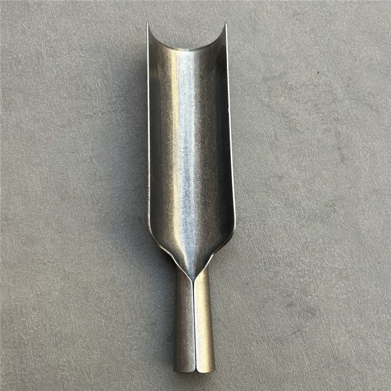 Daugiatikslė plieno kastuvas žemės ūkiui — kasimas, medžių sodinimas, duobių kasimas ir žemės šalinimas; be ženklo, plačiai taikomas