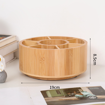 Medinis pasukamas stalo organizatorius su keliais skyrių, apskritos formos dizainas