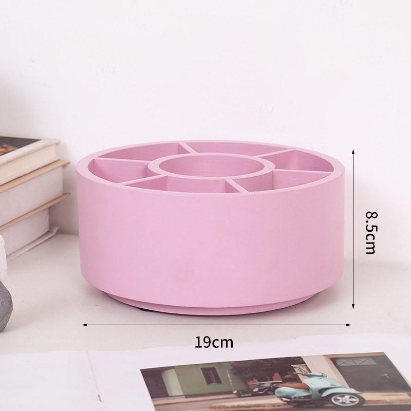 Medinis pasukamas stalo organizatorius su keliais skyrių, apskritos formos dizainas