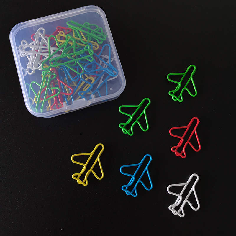 Boeing lėktuvo formos popieriaus segtukai, dėžutėje 30 vnt, metalas ir plastikas, modelis ZJ33