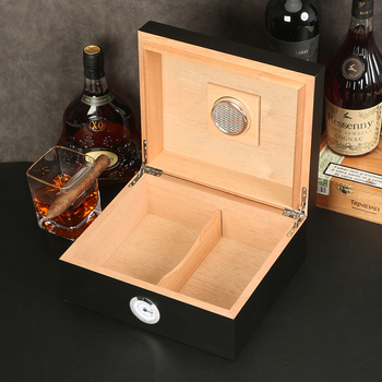 Ciedru koka cigāru kastīte HC-90 no GALINER, pārnēsājama ar instrumentiem, liela ietilpība