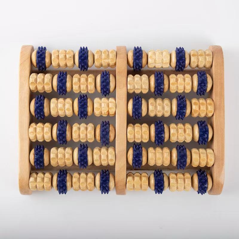 Šesteroredni masažer od čvrstog drveta za stopala i listove, s valjkom za točke na podnožju