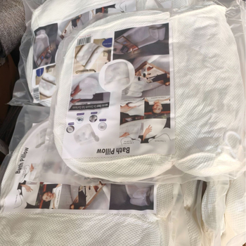 Μαξιλάρι μπάνιου από πολυεστερικό ύφασμα, μονόχρωμο σχέδιο, βάρος 300-400 g, γέμισμα πολυεστερικές ίνες