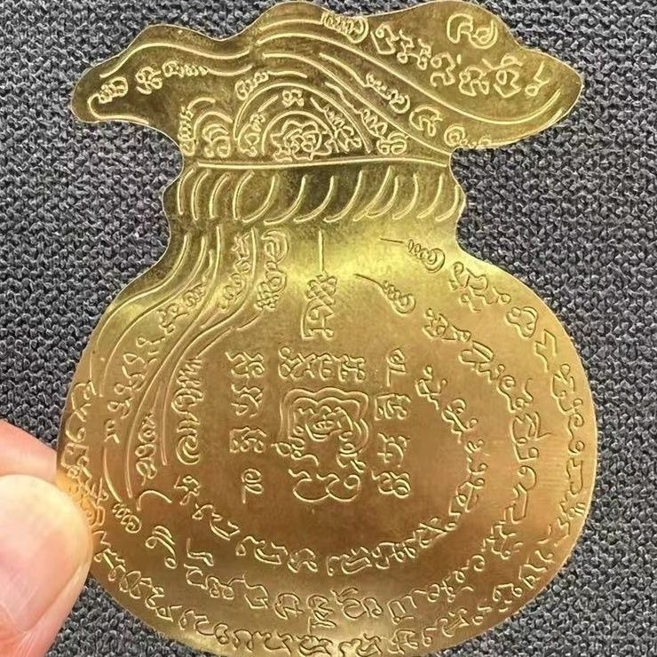 Bakreni Buddha privjesak – metalni amulet, budistički dodatak