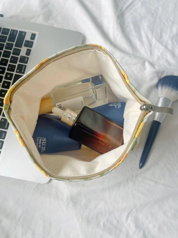 Női kozmetikai táska nagy kapacitású — eredeti niche dizájn, elegáns jacquard clutch, vászonból, tote táska, cipzár, vízszintes négyszög alakú forma, nyitható külső zseb