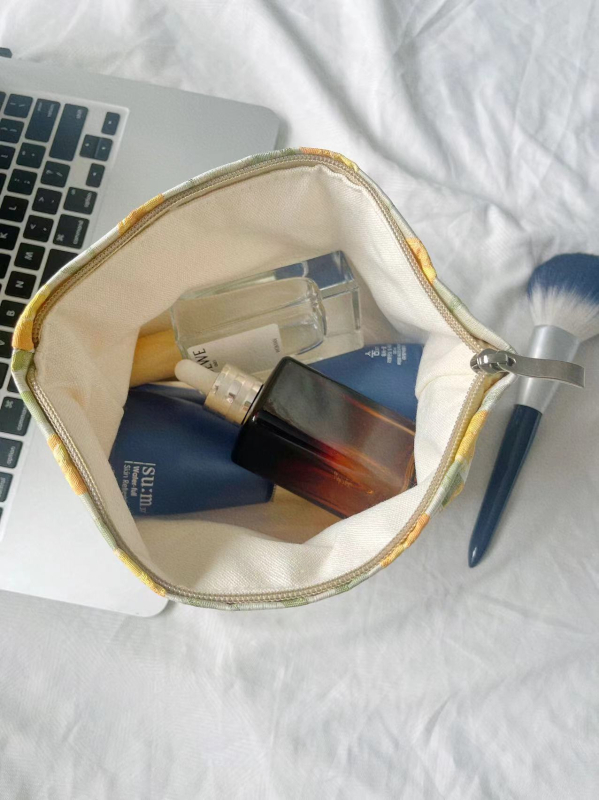 Női kozmetikai táska nagy kapacitású — eredeti niche dizájn, elegáns jacquard clutch, vászonból, tote táska, cipzár, vízszintes négyszög alakú forma, nyitható külső zseb