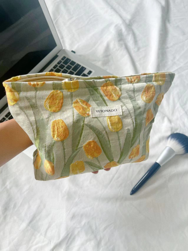 Női kozmetikai táska nagy kapacitású — eredeti niche dizájn, elegáns jacquard clutch, vászonból, tote táska, cipzár, vízszintes négyszög alakú forma, nyitható külső zseb