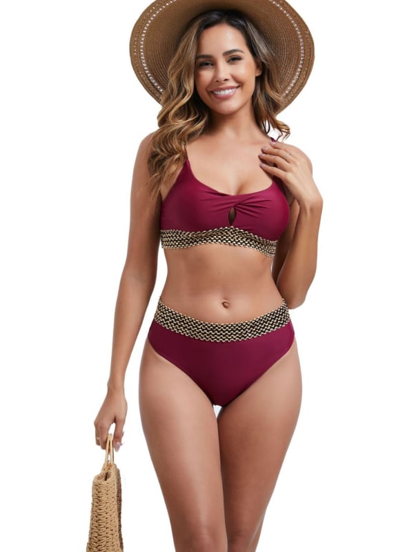 Двупластов дамски бански с дълбоко V, лента с пайети, подплатени чашки, полиестерна материя