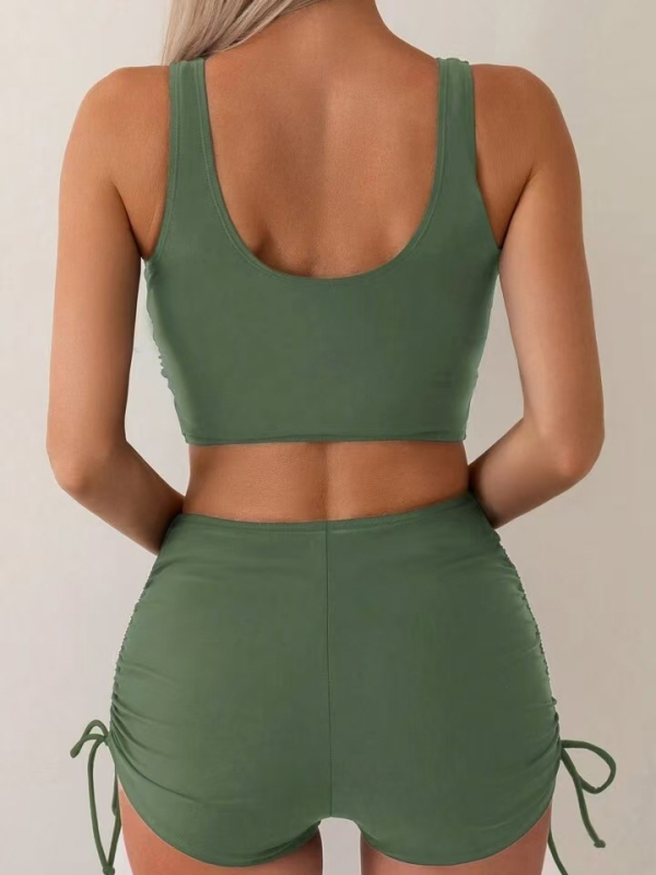 Kétrészes női bikini, magas derekú kötőzsinórral és keresztirányú redőzéssel a pocak takarására; anyag: poliészter; bélés: spandex (82%/18%); melltartó betétek, acélmentes.