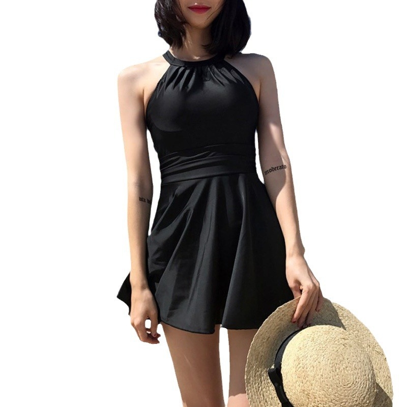 Jednodijelni kupaći kostim s umetkom za prsni koš, bez čeličnih potpora; konzervativan jednostavan dizajn; materijal najlon 86% spandex; podstava poliester 96% spandex