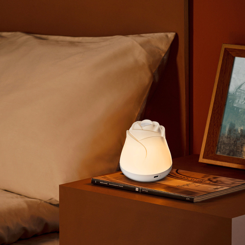 Punjavajuća LED noćna lampica u obliku ruže – nježno svjetlo za oči, moderni minimalistički stil, za noćni ormarić