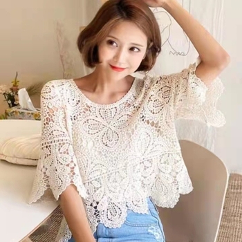 Mežģīņu blūza - kokvilnas/akrilā maisījums, 3/4 piedurknes, apaļš kakla izgriezums, brīvs griezums