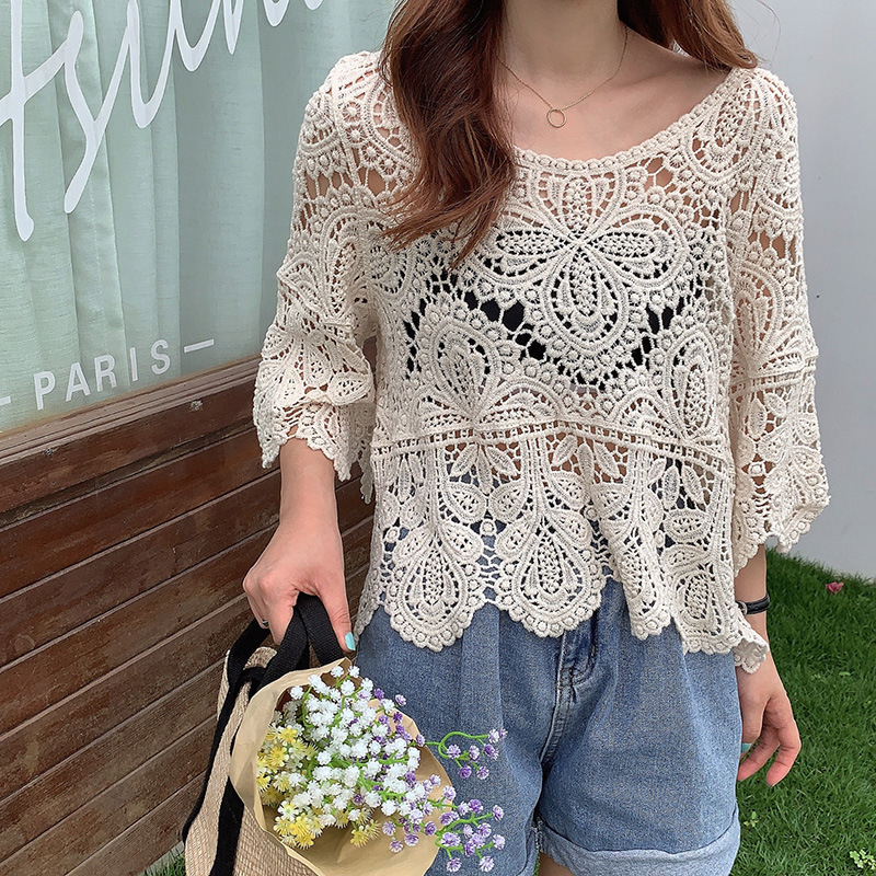 Mežģīņu blūza - kokvilnas/akrilā maisījums, 3/4 piedurknes, apaļš kakla izgriezums, brīvs griezums