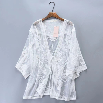 Moteriškas pliažo mezginio kardiganas su perforuotu raštu, 70% medvilnė, 165 g, įdėklas poliesteris 30%, gėlių raštas, V kaklo iškirptė