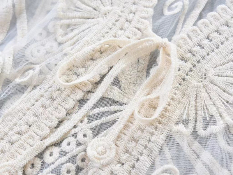 Moteriškas pliažo mezginio kardiganas su perforuotu raštu, 70% medvilnė, 165 g, įdėklas poliesteris 30%, gėlių raštas, V kaklo iškirptė