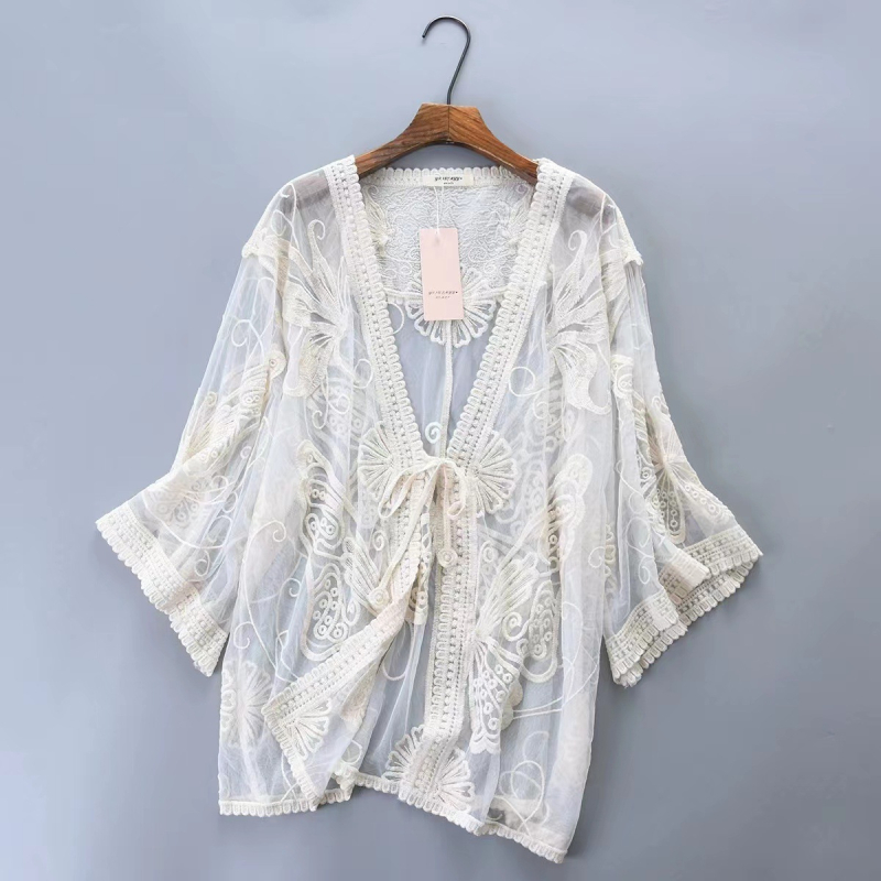 Moteriškas pliažo mezginio kardiganas su perforuotu raštu, 70% medvilnė, 165 g, įdėklas poliesteris 30%, gėlių raštas, V kaklo iškirptė