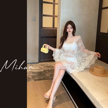 Pulover din bumbac cu broderie florală, decolteu în V, mâneci clopot, croială scurtă lejeră