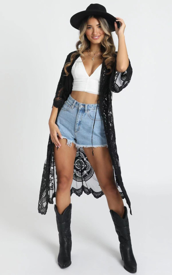 Moteriška pliažo užuolaidinė palaidinė su mezginiu siuvinėjimu, atviras raštas, apsauga nuo saulės išorė (medvilnė, 65% medvilnė, 200 gsm, 18–40 m. moterims, stilius: pliažo komplektas su šortais)