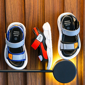 Παιδικά σανδάλια παραλίας με μη ολισθηρή μαλακή σόλα, κλείσιμο Velcro, πλαστικό επάνω μέρος, σχέδιο ριγέ