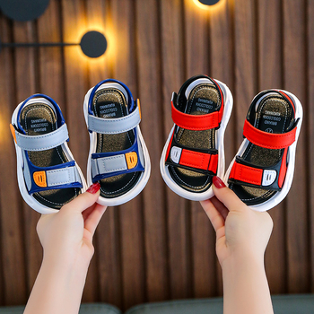 Παιδικά σανδάλια παραλίας με μη ολισθηρή μαλακή σόλα, κλείσιμο Velcro, πλαστικό επάνω μέρος, σχέδιο ριγέ