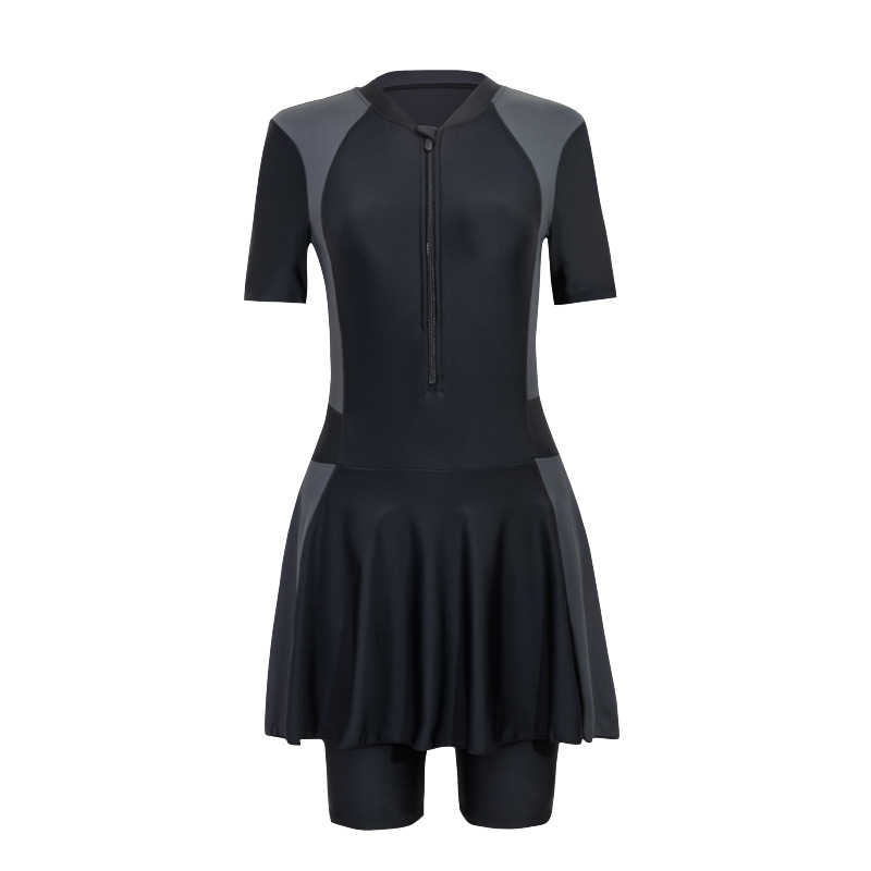 Női egyrészes fürdőruha szoknya-stílusú, melltartó párnával, rövid ujjú, konzervat dizájn, Nylon 82% / bélés 18%