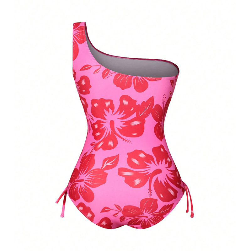 Egyrészes fürdőruha egy vállon, mintázat, beépített melltartó párnázással, poliészter anyagú bélés.
