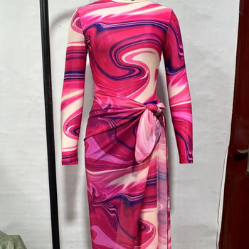 Moterų musulmoniškas maudymosi kostiumėlis su ilgom rankovėm, konservatyvus raštas, trijų dalių komplektas