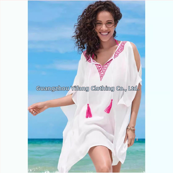 Siuvinėta šifoninė pliažo palaidinė su geometriniu raštu, laisvas kirpimas, V kaklo iškirptė, poliesteris