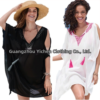 Siuvinėta šifoninė pliažo palaidinė su geometriniu raštu, laisvas kirpimas, V kaklo iškirptė, poliesteris