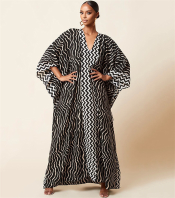 Ilga paplūdimio suknelė-cover up su geometriniu raštu, poliesteris 210 g/m², pamušalas 100% poliesteris, tinkama plaukiojimui ir brisdant vandens