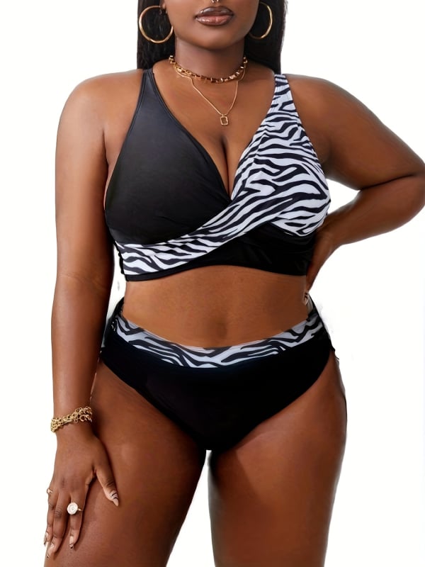 Két részes női bikini szett, párnázott melltartóval, fémes merevítés nélkül, kiváló rugalmasságú anyag; külső anyag: 82% poliészter, 18% spandex; bélés: poliészter; tömeg: 250 g; ujj nélküli felső; alsó rész: briefs