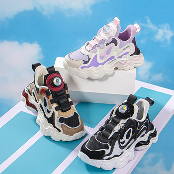 Παιδικά παπούτσια μπάσκετ - άνω μέρος από δίχτυ, αναπνέοντα και ελαφρά, κλείσιμο με περιστρεφόμενο κουμπί, σόλα MD, σχέδιο ρίγες