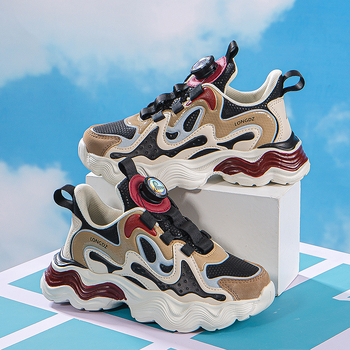 Παιδικά παπούτσια μπάσκετ - άνω μέρος από δίχτυ, αναπνέοντα και ελαφρά, κλείσιμο με περιστρεφόμενο κουμπί, σόλα MD, σχέδιο ρίγες