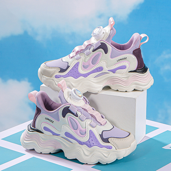 Παιδικά παπούτσια μπάσκετ - άνω μέρος από δίχτυ, αναπνέοντα και ελαφρά, κλείσιμο με περιστρεφόμενο κουμπί, σόλα MD, σχέδιο ρίγες