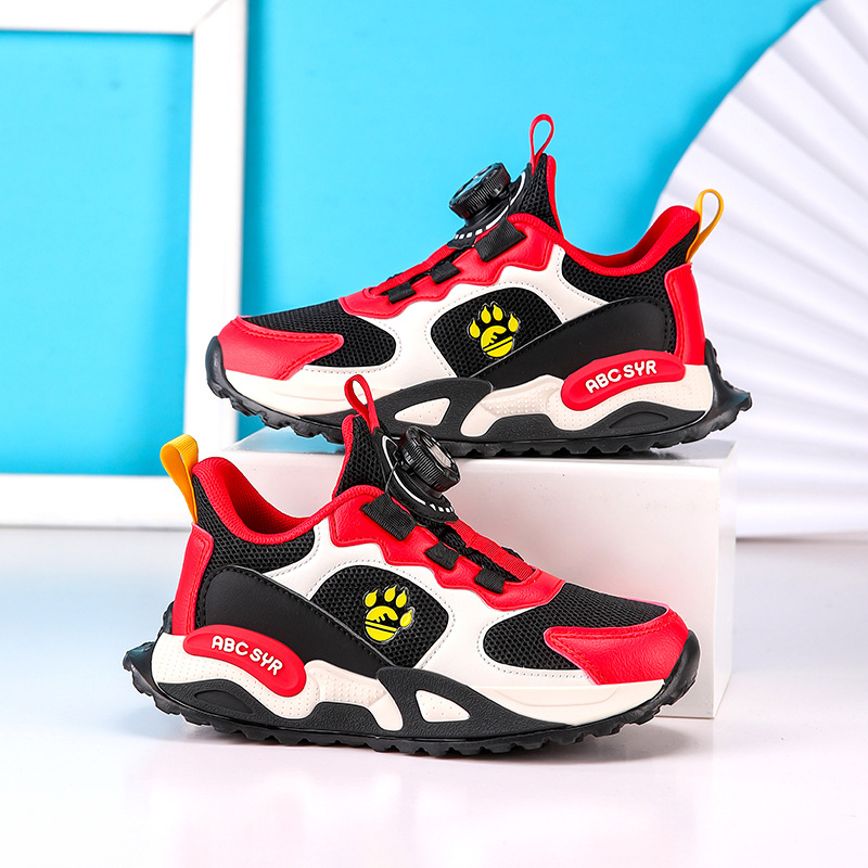 Fiúknak készült futócipő: lélegző hálós felsőrész, mesterséges bőr, EVA talp, forgó gombos zárás, könnyű és ütéscsillapító