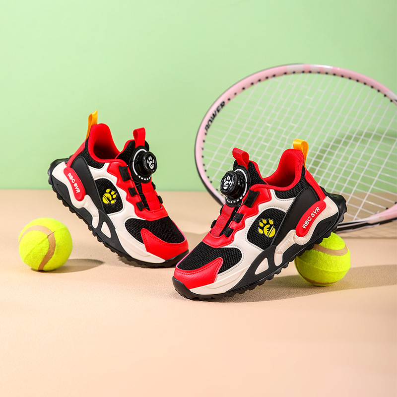 Fiúknak készült futócipő: lélegző hálós felsőrész, mesterséges bőr, EVA talp, forgó gombos zárás, könnyű és ütéscsillapító