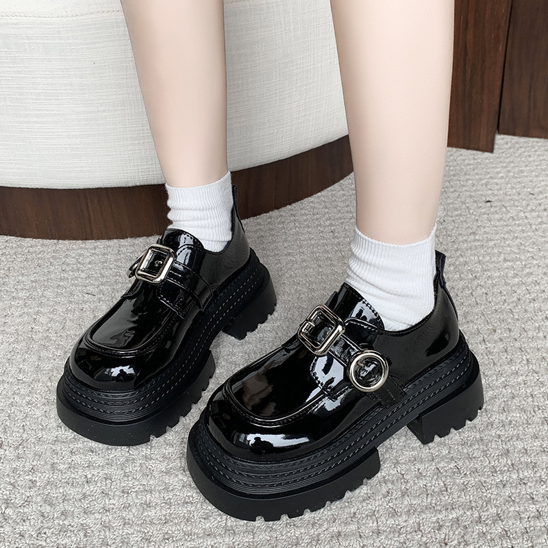 Moterų loaferiai: apvali nosis, PU viršus, stora kuln, guma padas, kulno aukštis 3-5 cm