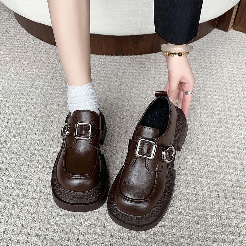 Moterų loaferiai: apvali nosis, PU viršus, stora kuln, guma padas, kulno aukštis 3-5 cm