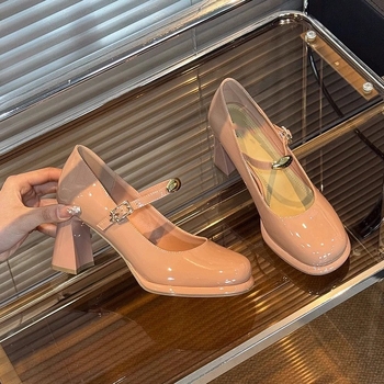 Mary Jane női cipő csattal, PU felsőrész, gumírozott talp, középmagas sarok 3–5 cm