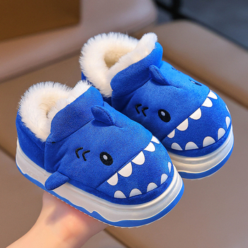 Bērnu kokvilnas čības ziemai 2024, neslīdošas, haizivs zīmējums – karikatūra, zīmols Pig beside, zole PVC, vecuma grupas 1–3;4–6;13–16, stils karikatūra