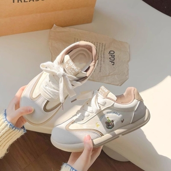 Női sneaker PU felsőrész, gumírozott talp, alacsony bokaszár, fűzős záródás, kerek orr